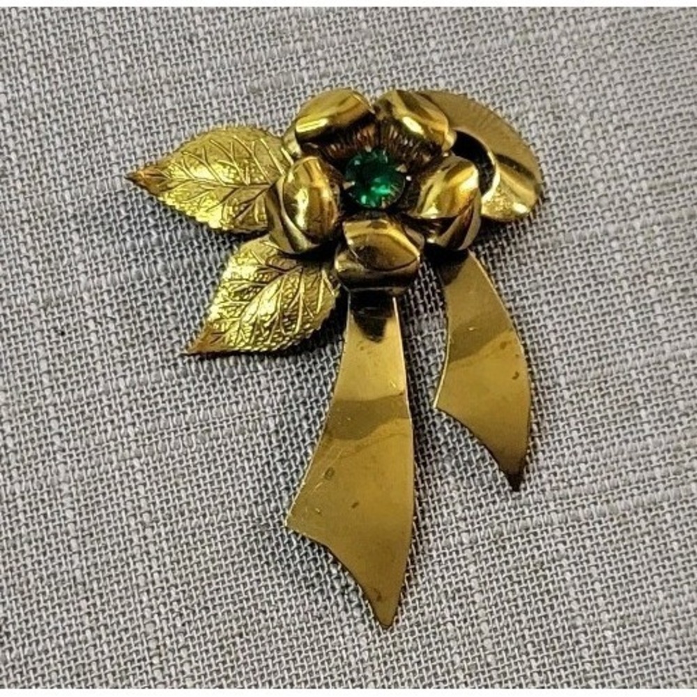 Vintage Coro Gold Tone Flower‎ Ribbon Brooch Green Rhinestone Small Cottagecore